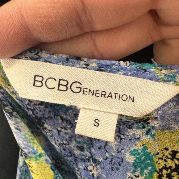 💎 BCBGeneration Sleeveless Ruffle Floral Top Blue - Picture 5 of 8